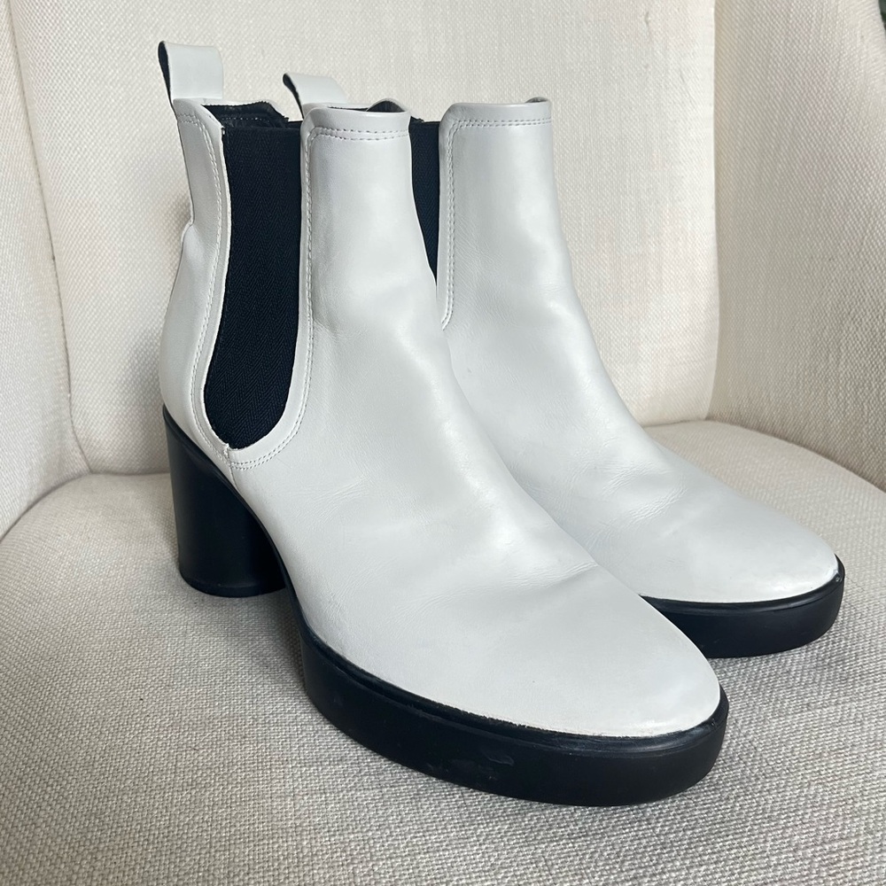 ECCO Shape Sculpt Motion Booties 40 9